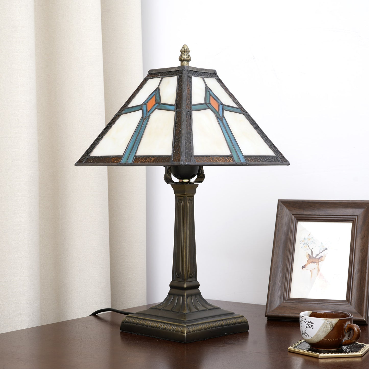 Tiffany Ruskea Pyramiidi Pöytävalaisin 20cm x 36.5cm