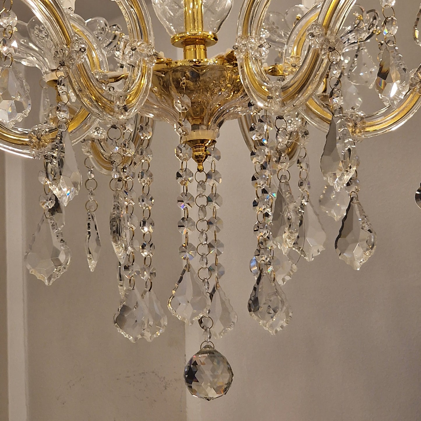 Maria Teresia Kristallikruunu 6 ja 8-lamppuinen